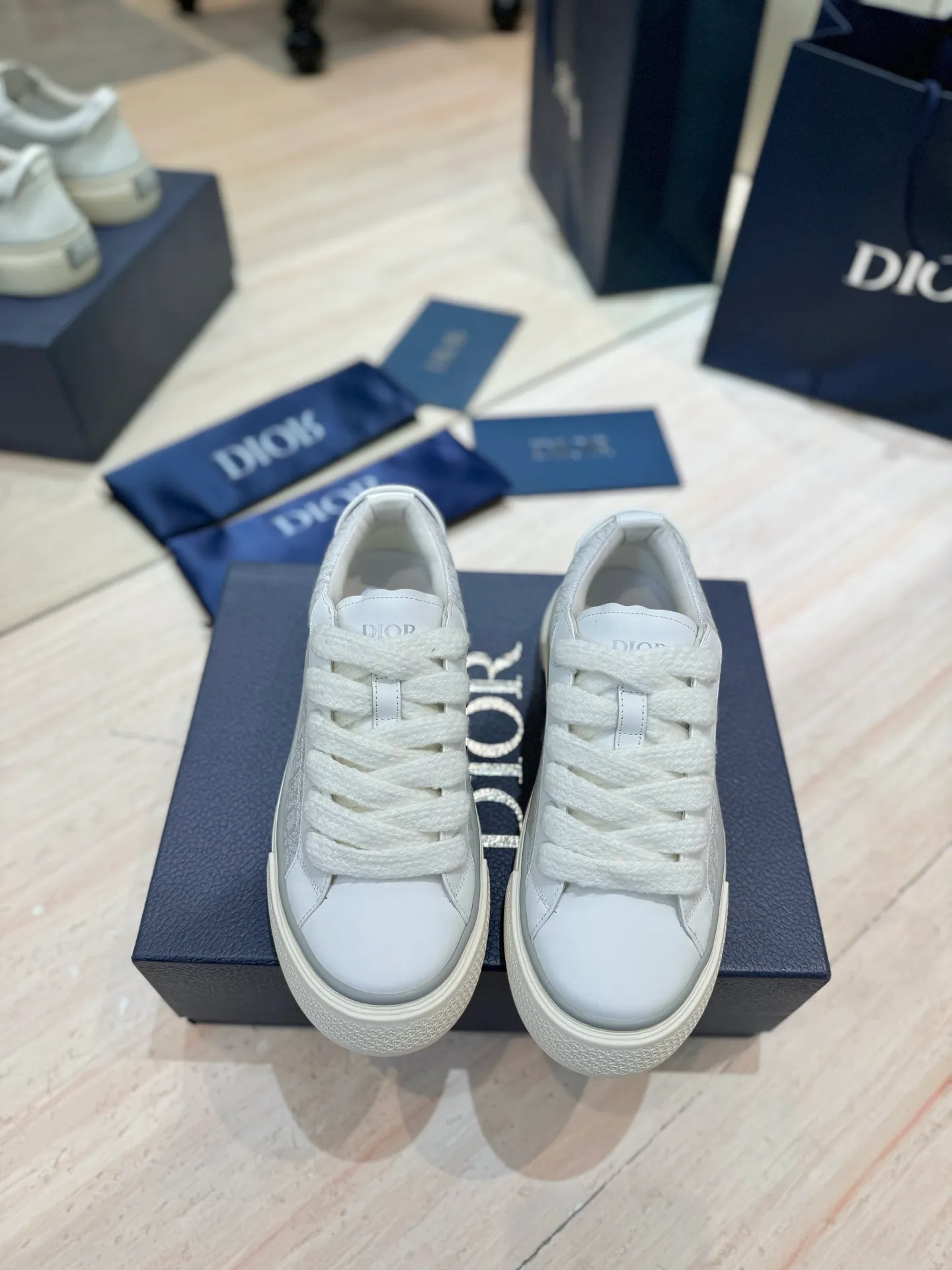 👟👟Ex-factory price 600👟👟 (Top version) Dior 2025 autumn and winter haute couture series new men's shoes CD jelly-colored flat casual shoes Dior and STONE ISLAND B33 round toe lace-up canvas skate shoes Stars' same style Oblique letter logo embroidered retro color-blocking sneakers The top high-end version on the market ✅ Upper: imported custom calfskin/suede leather ✅Inner: water-dyed cowhide lining ✅Outsole: original open-molded Tpu outsole ✅Packaging: full set of original box ✅Size: 35-45 (46 pieces customized, non-refundable)